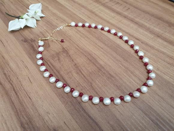 Colar de Pérolas de Água Doce e Jade Rubi
