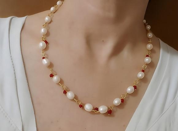 Colar de Pérolas de Água Doce e Pedras Naturais Jade Rubi
