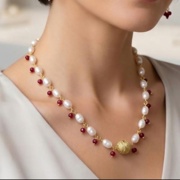 Colar de Pérolas de Água Doce e Pedras Naturais Jade Rubi