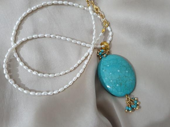 Colar de Pérolas e Hawlita Azul Turquesa