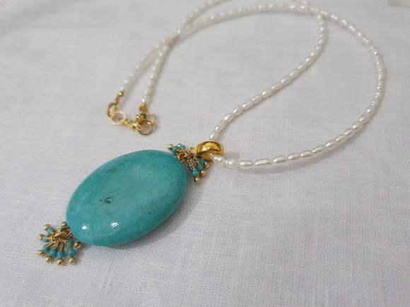 Colar de Pérolas e Hawlita Azul Turquesa