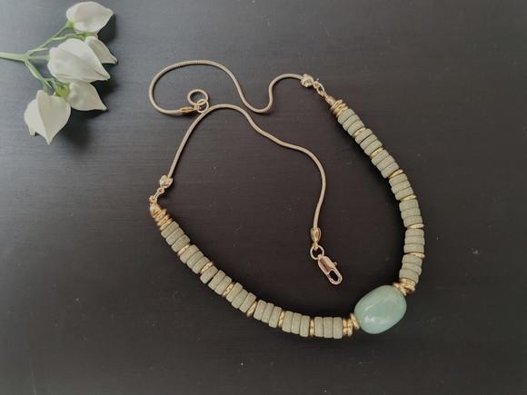 Colar Dourado Banhado com Pedra Natural Jade Verde