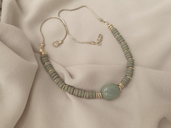 Colar Dourado Banhado com Pedra Natural Jade Verde