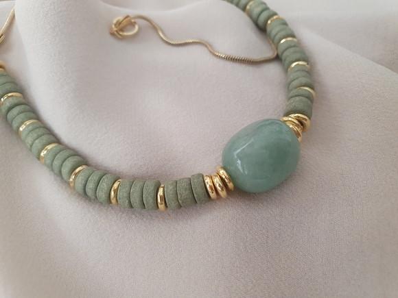 Colar Dourado Banhado com Pedra Natural Jade Verde