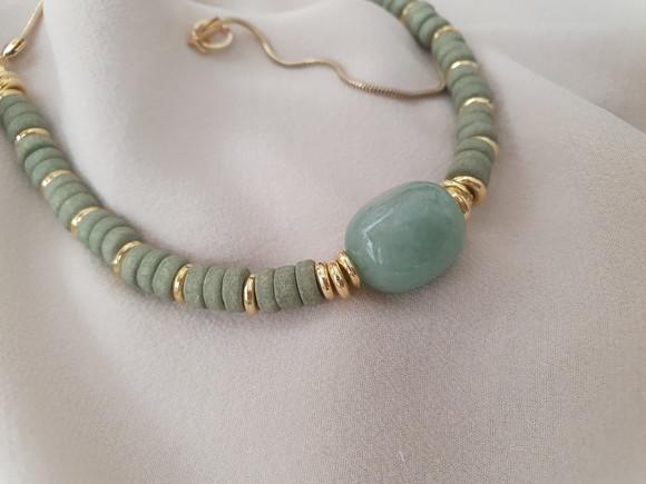 Colar Dourado Banhado com Pedra Natural Jade Verde