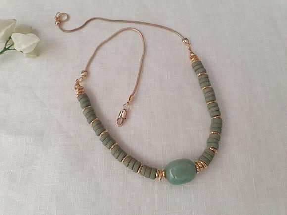 Colar Dourado Banhado com Pedra Natural Jade Verde