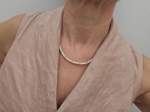 Colar Dourado Banhado com Pedra Natural Rodocrosita Bruta