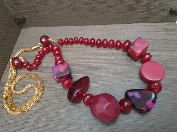 Colar Dourado Banhado Com Pedras Jade Rubi