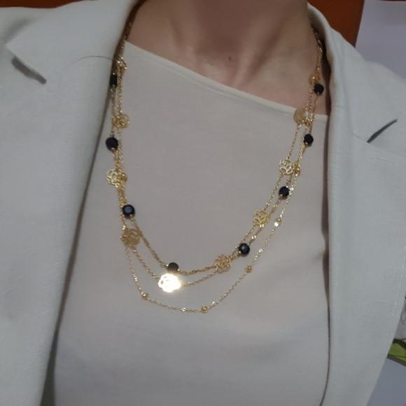 Colar Dourado com Correntes Delicadas e Cristal Preto