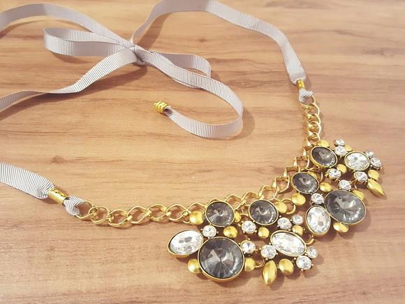 Colar Dourado com Cristais Incolor e Fumê