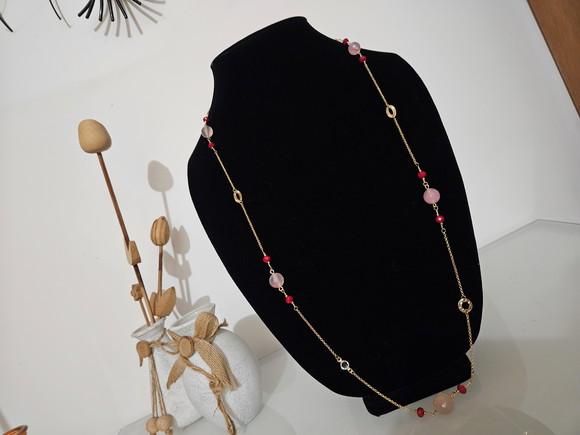 Colar Dourado com Cristais Rubi e Pedras Quartzo Rosa