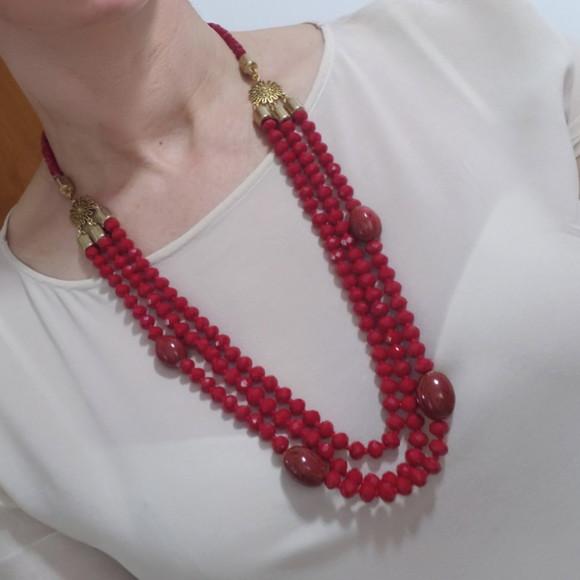 Colar Dourado com Cristais Vermelho