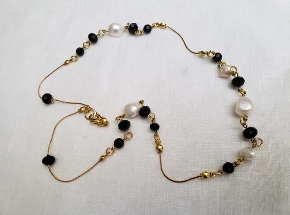 Colar Dourado com Cristal e Pérolas Naturais