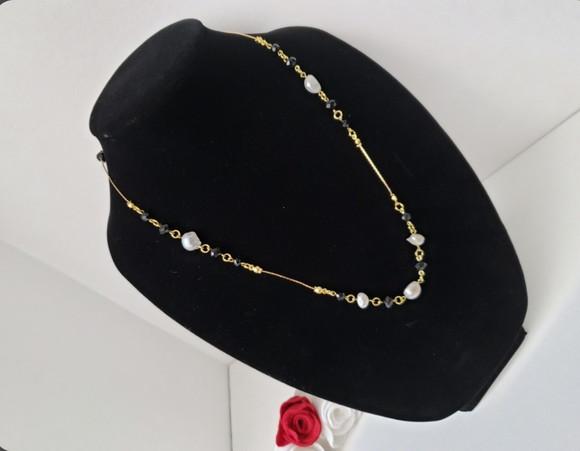 Colar Dourado com Cristal e Pérolas Naturais