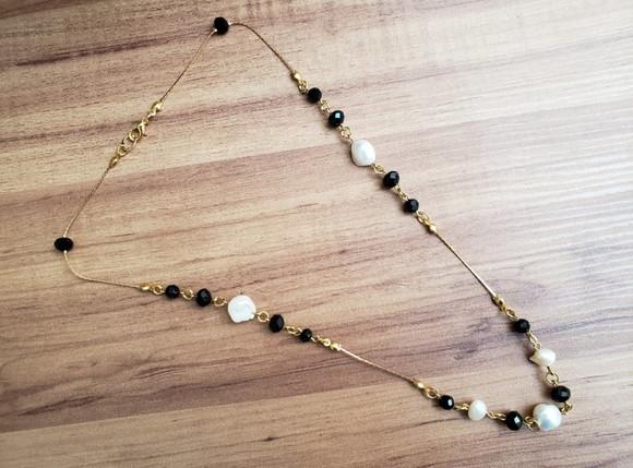 Colar Dourado com Cristal e Pérolas Naturais