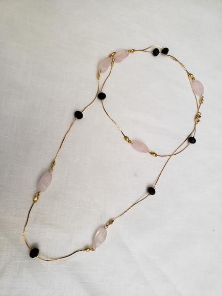 Colar Dourado com Cristal e Quartzo Rosa