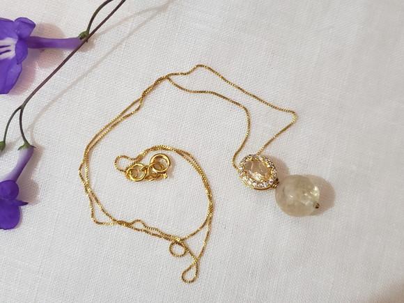 Colar Dourado com Cristal Fusion e Cristal Rutilado