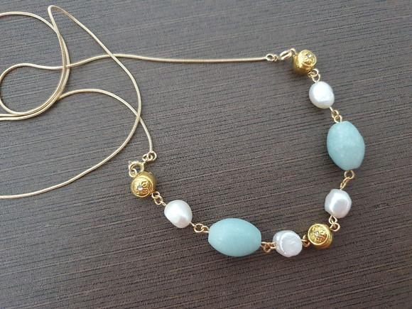 Colar Dourado com Pedras Naturais Amazonita e Pérolas Barroc