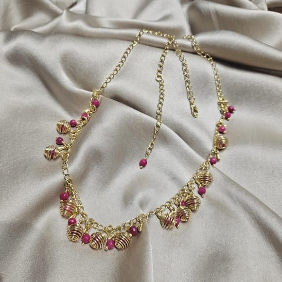 Colar Dourado com Pedras Naturais Jade Rubi