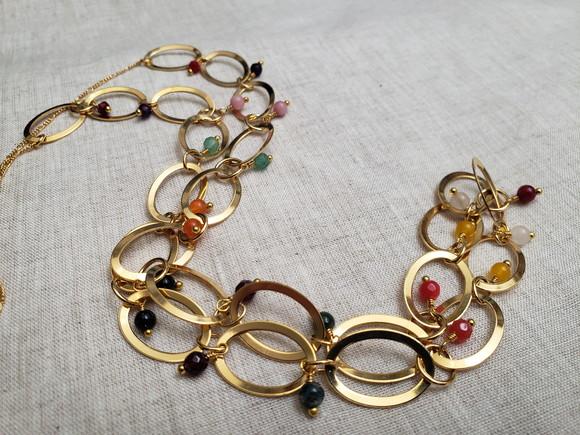 Colar Dourado de Argolas com Pedras Naturais
