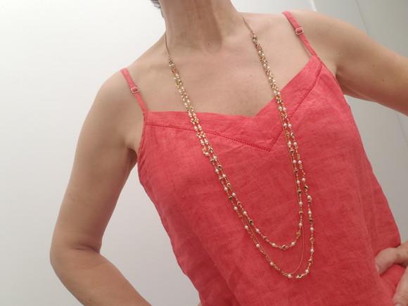 Colar Dourado de Correntes de Mini Corações