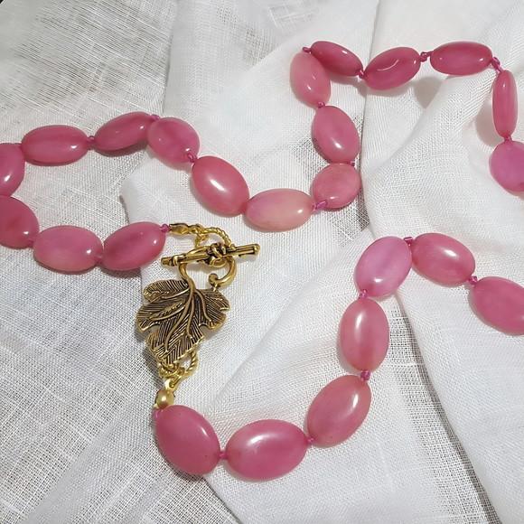 Colar Dourado de Pedra Natural Jade Rose
