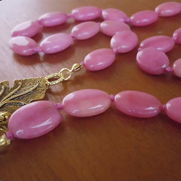 Colar Dourado de Pedra Natural Jade Rose