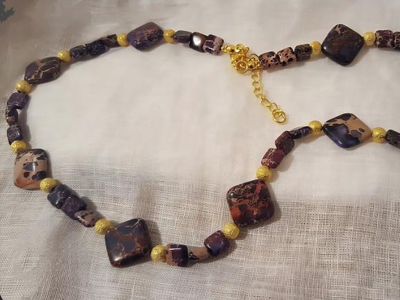 Colar Dourado de Pedras Naturais Jasper Imperador Roxo