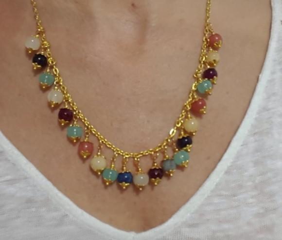 Colar Dourado e Pedras Naturais Coloridas