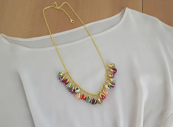 Colar Dourado e Pedras Naturais Coloridas