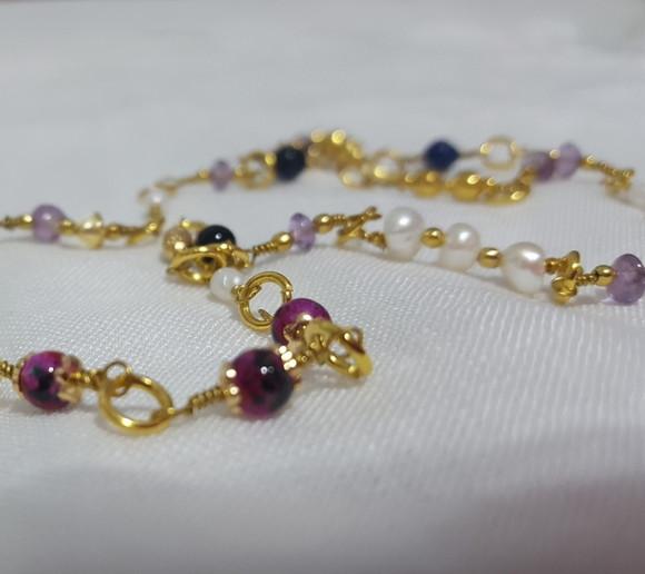 Colar Dourado Multicolorido com Pedras e Pérolas Naturais