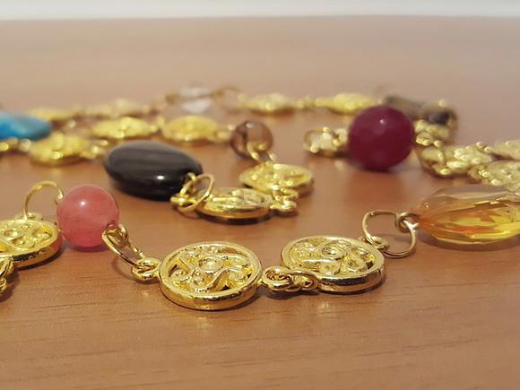 Colar Dourado Multicolorido de Pedras Naturais