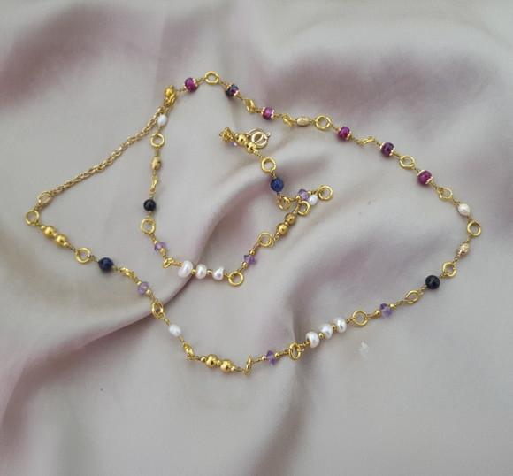 Colar Dourado Multicolorido com Pedras e Pérolas Naturais