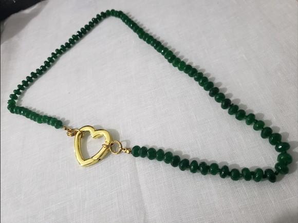Colar Dourado Pedras Naturais Jade Verde
