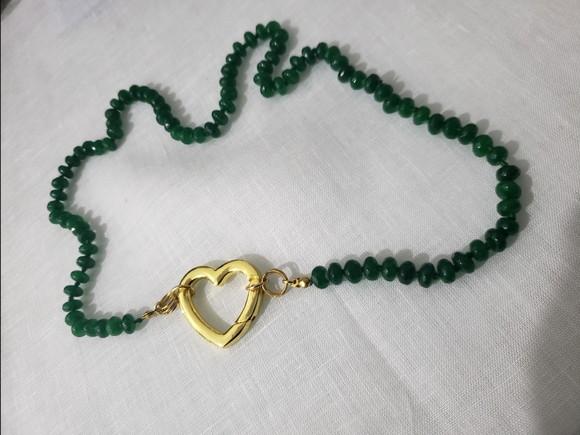 Colar Dourado Pedras Naturais Jade Verde