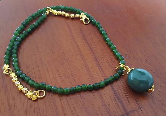 Colar e Pingente com Pedras Jade Esmeralda