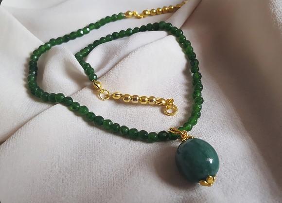 Colar e Pingente com Pedras Jade Esmeralda