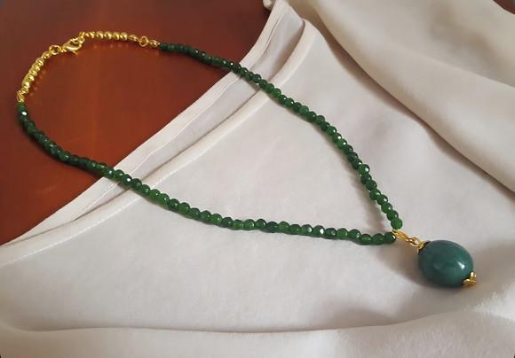 Colar e Pingente com Pedras Jade Esmeralda