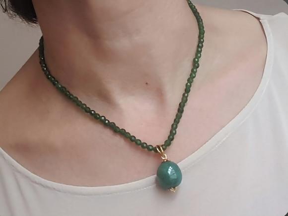 Colar e Pingente com Pedras Jade Esmeralda