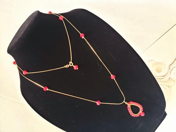 Colar Longo Banhado com Cristais Vermelhos