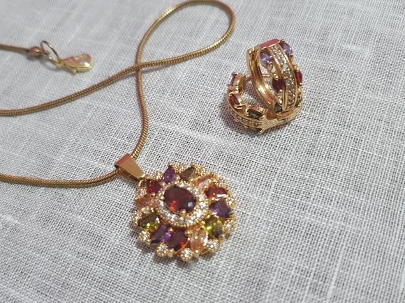 Conjunto De Brinco E Colar Com Cristais Coloridos Ii