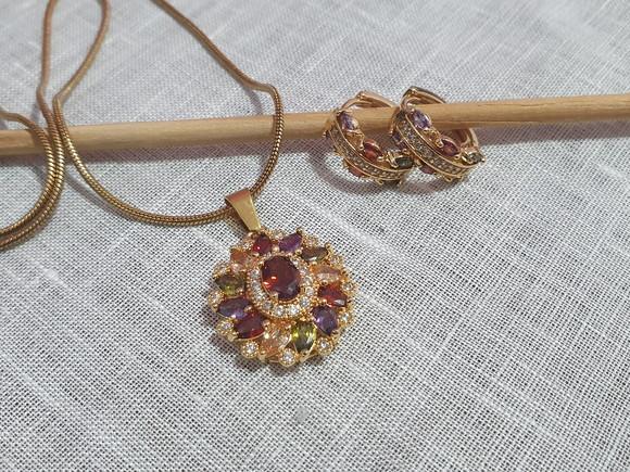 Conjunto De Brinco E Colar Com Cristais Coloridos Ii