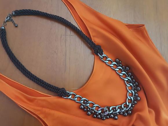 Conjunto de Colar de Corrente e Pulseira com Bolas Grafite