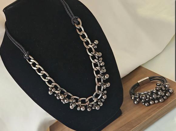Conjunto de Colar de Corrente e Pulseira com Bolas Grafite