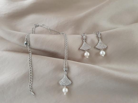 Conjunto de Colar e Brinco Banhado a Prata com Mini Cristais