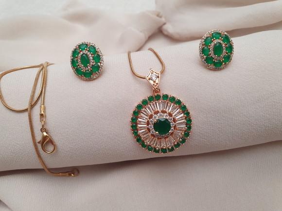 Conjunto de Colar e Brinco com Cristal Verde e Zircônias