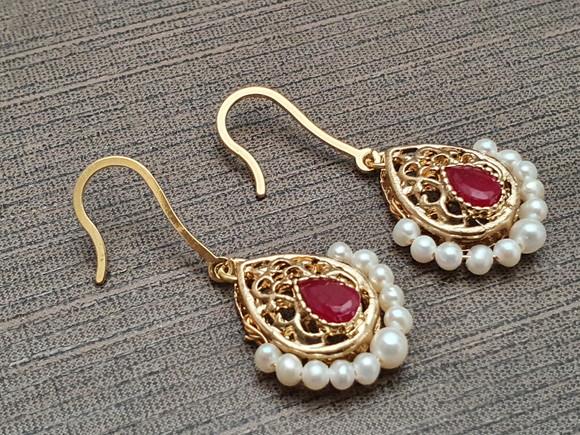 Conjunto De Colar E Brinco Com Cristal Rubi E Pérolas