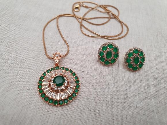 Conjunto de Colar e Brinco com Cristal Verde e Zircônias