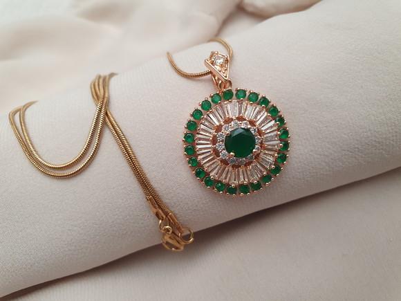 Conjunto de Colar e Brinco com Cristal Verde e Zircônias
