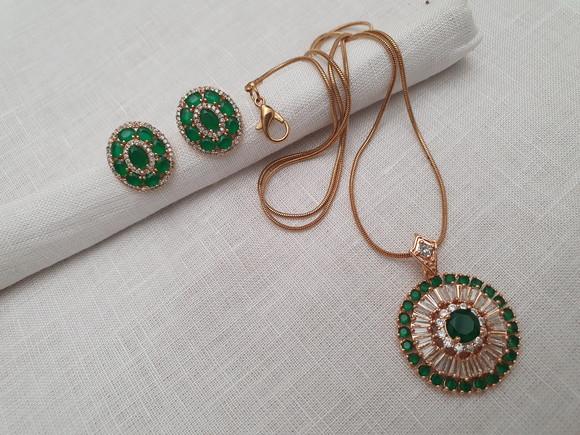 Conjunto de Colar e Brinco com Cristal Verde e Zircônias